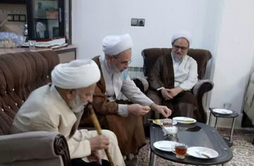 دیدار آیت الله اعرافی با روحانی انقلابی پیشکسوت + عکس