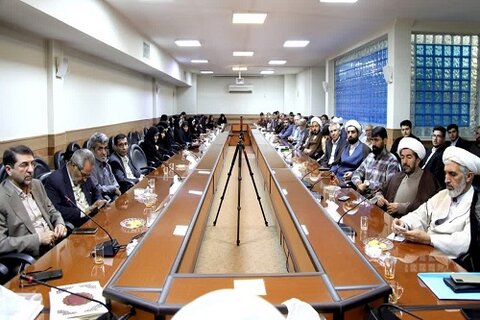 حجت‌الاسلام‌ و‌المسلمین غفوری در نشست اعضای ستاد برگزاری نماز جمعه کرمانشاه