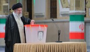 قائد الثورة: على الشعب أن يكون أكثر عزيمة اليوم لحسم الامر ويكون لدينا رئيس غداً