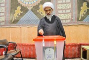 آیت الله فاضل لنکرانی در انتخابات شرکت کرد / ملت ایران بزرگی خود را به رخ دنیا می کشد.