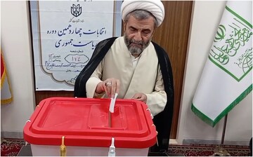 فیلم | شرکت مسئول دبیرخانه شورای عالی حوزه‌های علمیه در دور دوم انتخابات ریاست جمهوری