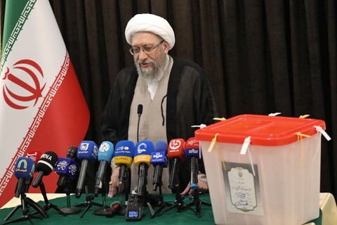 تصاویر اختصاصی از شرکت رئیس مجمع تشخیص مصلحت نظام در دومین دوره انتخابات ریاست‌جمهوری