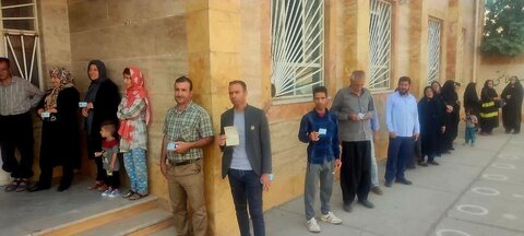 تصاویر حضور مردم شهرهای لرستان در انتخابات
