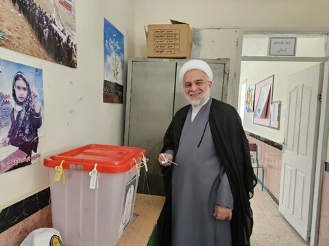 تصاویر/ بازدید حجت الاسلام و المسلمین پورذهبی از شعب اخذ رای در شهرستان های کردستان