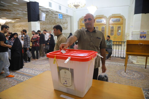 تصاویر / حضور گسترده مردم قم در دوره دوم چهاردهمین دوره انتخابات ریاست جمهوری