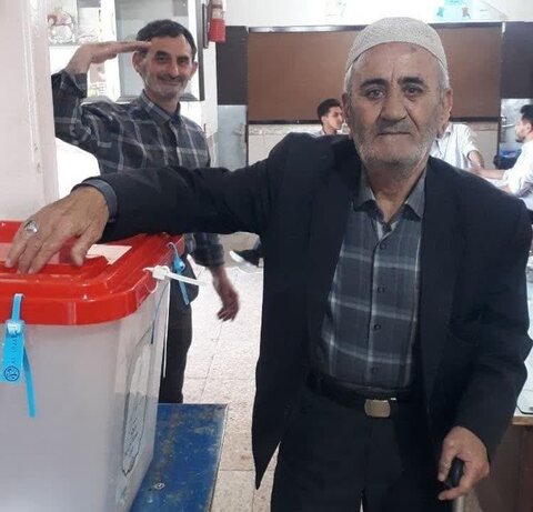 تصاویر/ حضور مردم شهرستان خوی در پای صندوق های رای