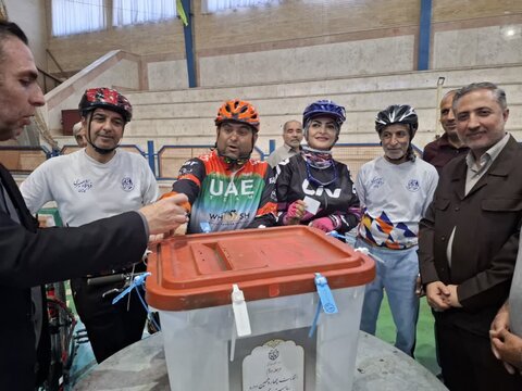 تصاویری زیبا از حضور حماسی ورزشکاران کاشانی در پای صندوق های رای