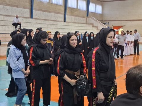 تصاویری زیبا از حضور حماسی ورزشکاران کاشانی در پای صندوق های رای