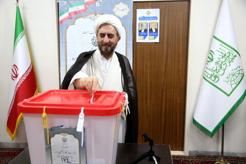 تصاویر/ شرکت شخصیت های حوزوی در دور دوم انتخابات چهاردهمین دوره ریاست جمهوری