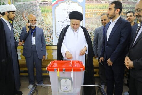 نماینده آیت الله سیستانی در انتخابات ریاست جمهوری شرکت کرد