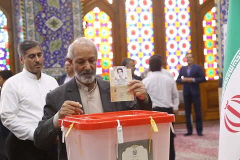 تصاویر/حال‌وهوای شعب‌اخذ رأی یزد در دور دوم انتخابات ریاست‌جمهوری