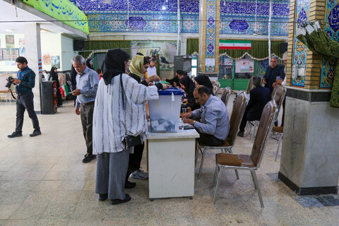 تصاویر/ حضور مردم شهرکرد در دور دوم انتخابات ریاست جمهوری چهاردهم