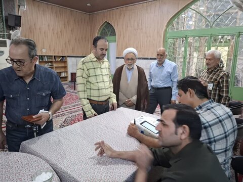 تصاویر/ حضور پرشور مردم کاشان در پای صندوق های رای مسجد امیرالمومنین (ع) کاشان