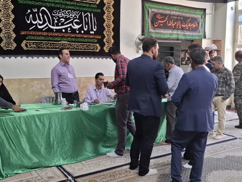 تصاویر/ حال و هوای حضور مردم در پای صندوق اخذ رای مسجدصفاری کاشان