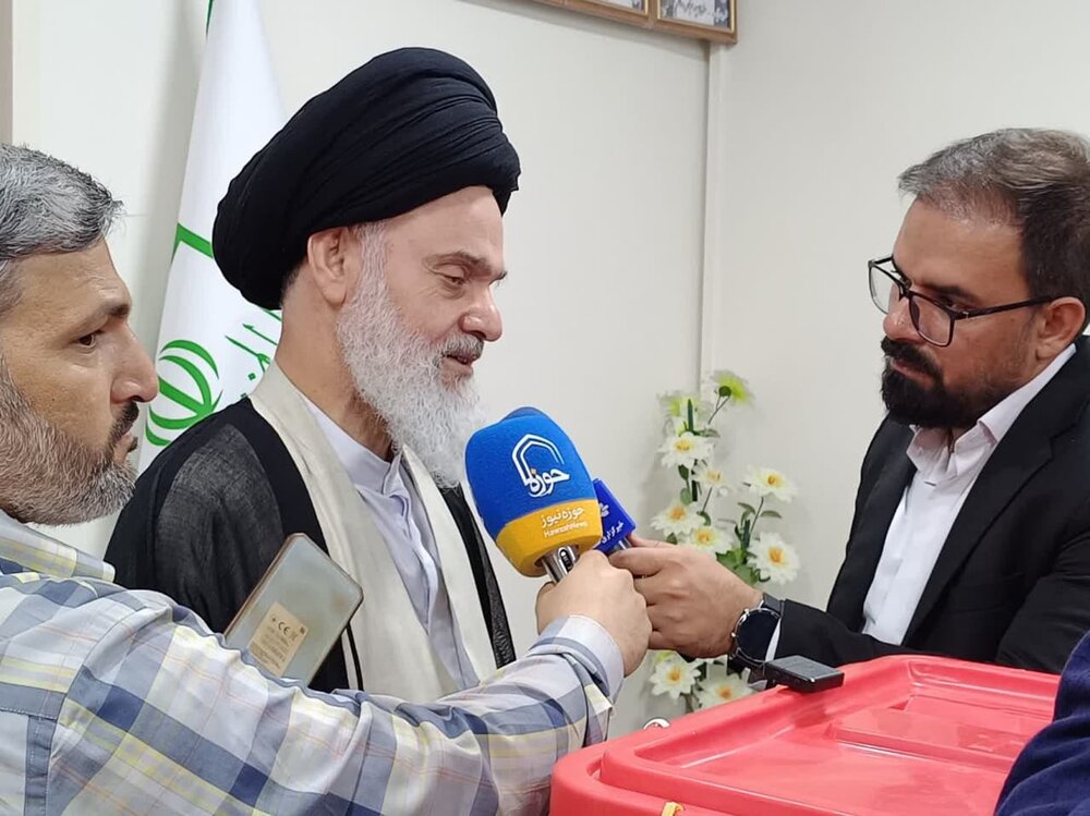 فیلم | شرکت آیت الله حسینی بوشهری در دور دوم انتخابات ریاست جمهوری چهاردهم