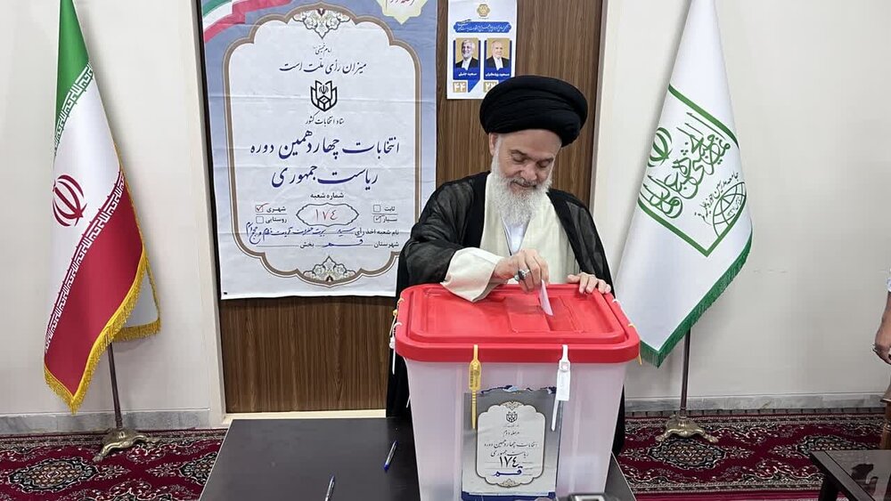 آیت الله حسینی بوشهری در دور دوم انتخابات ریاست جمهوری شرکت کرد