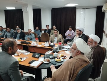 تصاویر/ نشست صمیمی قائم مقام مدیر حوزه علمیه قم و مسئول حوزه مدیریت با کارکنان واحد ترابری حوزه علمیه قم