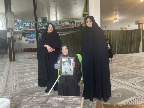 تصاویر/ حضور مردم خمین در پای صندوق های رای