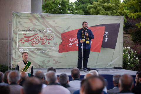اهتزاز پرچم عزای اباعبدالله الحسین(ع) در اصفهان‎