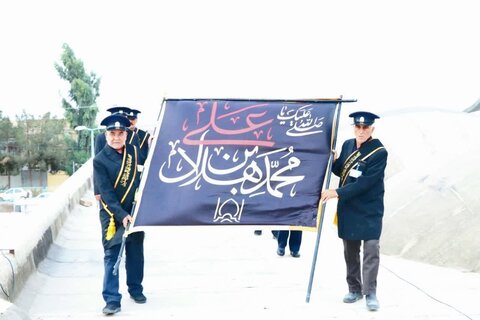 تصاویر/ اهتزاز پرچم عزای اباعبدالله الحسین(ع) درآران و بیدگل