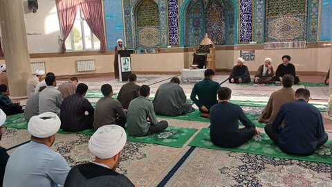 تصاویر/  برگزاری اختتامیه قرآنی دوره اول طرح تابستانی در مدرسه علمیه سلماس