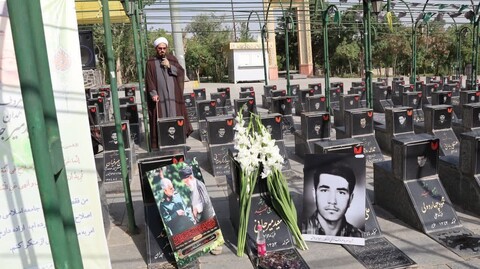 ادای احترام دبیر و اعضای ستاد امر به معروف همدان به شهدا