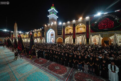 پرچم عزای حسینی در حرم امیر مؤمنان علی (ع) برافراشته شد
