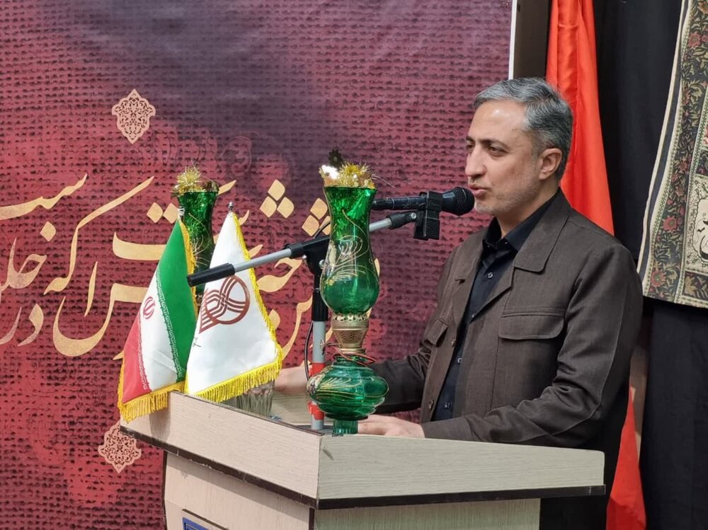 مراسم چاووش محرم همراه با غبارروبی مقبره پرچمدار شعر عاشورایی، محتشم کاشانی برگزار شد+عکس