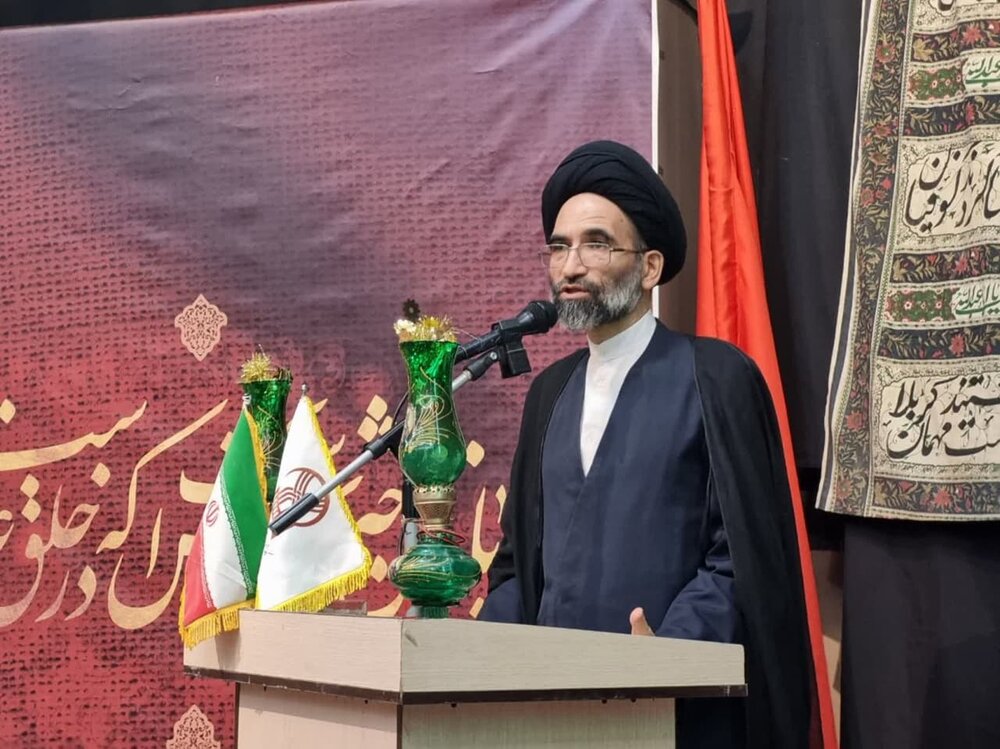 زحمات محتشم در شعر آیینی مشهود است