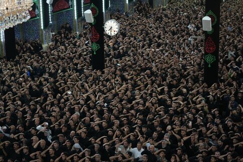 مراسم تعویض پرچم گنبد امام حسین (ع) برگزار شد