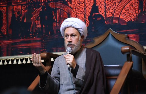 تصاویر| حضور نماینده ولی فقیه در فارس در جمع عزاداران حسینی هیئات مختلف شیراز در شب دوم محرم ۱۴۰۳