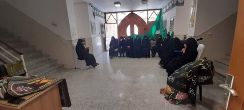 تصاویر/آیین سیاه پوش کردن مدرسه علمیه فاطمه الزهرا(س) ساوه
