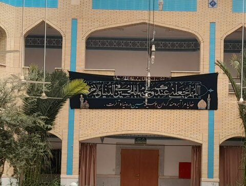 تصاویر/آیین سیاه پوش کردن مدرسه علمیه فاطمه الزهرا(س) ساوه