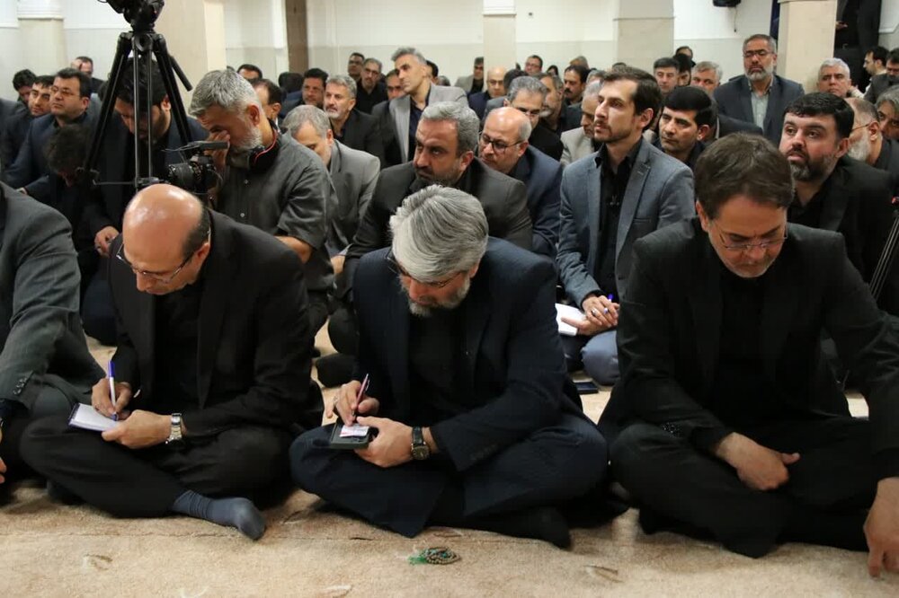 تمام توجه شما به مردم خصوصا فقراء باشد