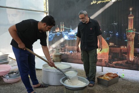 تصاویر طبخ ۷۲ دیگ غذا در روز تاسوعا توسط قرارگاه خاتم در لرستان