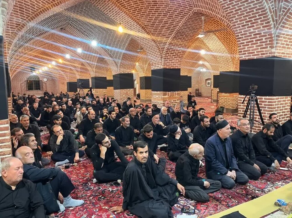 تصاویر/ سخنرانی شب های محرم امام جمعه اردبیل