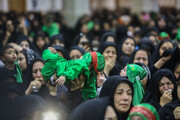 بالصور/ تعاطف نساء مدينة قم مع السيدة رباب زوجة الامام الحسين (ع) في مرقد السيدة فاطمة المعصومة (ع)