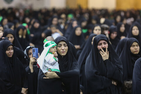 تعاطف نساء مدينة قم مع السيدة رباب زوجة الامام الحسين (ع) في مرقد السيدة فاطمة المعصومة (ع)