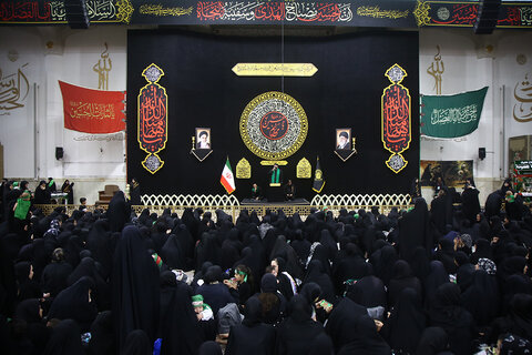تعاطف نساء مدينة قم مع السيدة رباب زوجة الامام الحسين (ع) في مرقد السيدة فاطمة المعصومة (ع)
