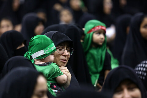 تعاطف نساء مدينة قم مع السيدة رباب زوجة الامام الحسين (ع) في مرقد السيدة فاطمة المعصومة (ع)