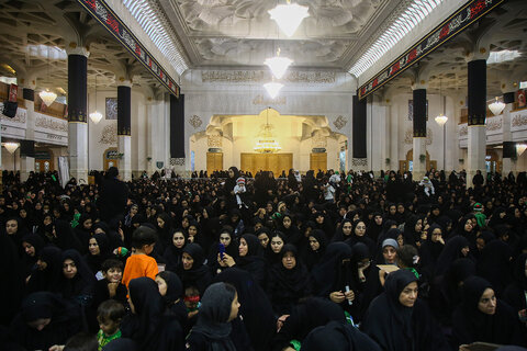تعاطف نساء مدينة قم مع السيدة رباب زوجة الامام الحسين (ع) في مرقد السيدة فاطمة المعصومة (ع)