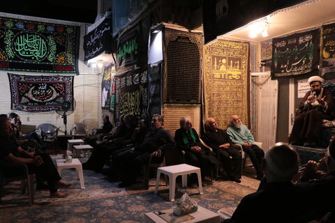 تصاویر| برپایی روضه خانگی در شب هشتم محرم