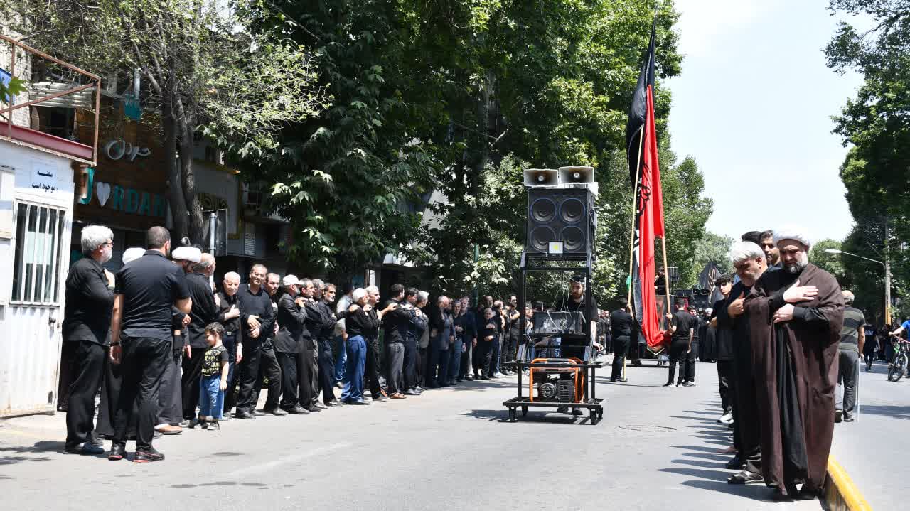 Iranians mourning Imam Hussein’s martyrdom on Tasua