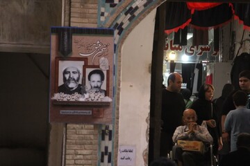 نصب پلاکارد واعظین متوفی کاشانی در بازار + تصاویر