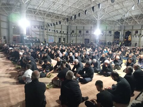 تصاویر/ مراسم عزاداری شب تاسوعای سرور و سالار شهیدان حضرت ابا عبدالله الحسین(ع)  در ماکو