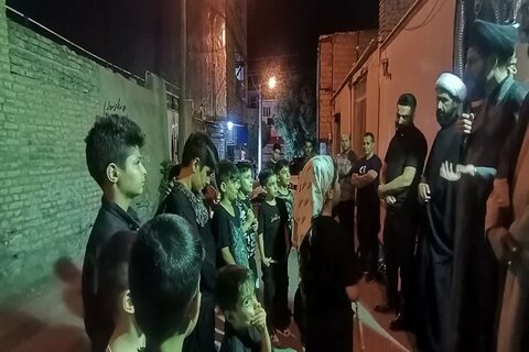 تصاویر/ سوگواری مردم شهر شهیدان مرصاد (اسلام آباد غرب) در شب تاسوعا حسینی(ع)
