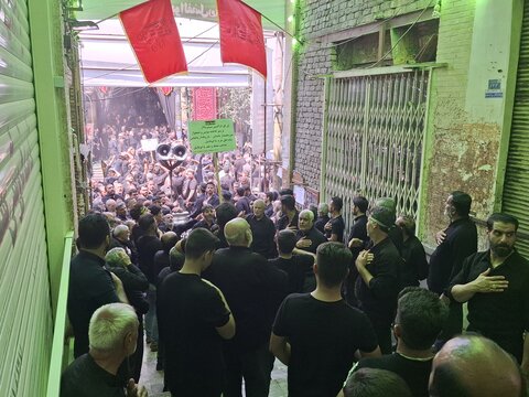تصاویر/ مراسم تاسوعای حسینی در بازار کاشان