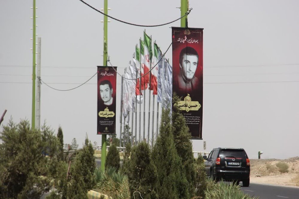 نصب گزیدهای از وصایای شهدای کاشان با موضوع امام حسین(ع) در سطح شهر+تصاویر