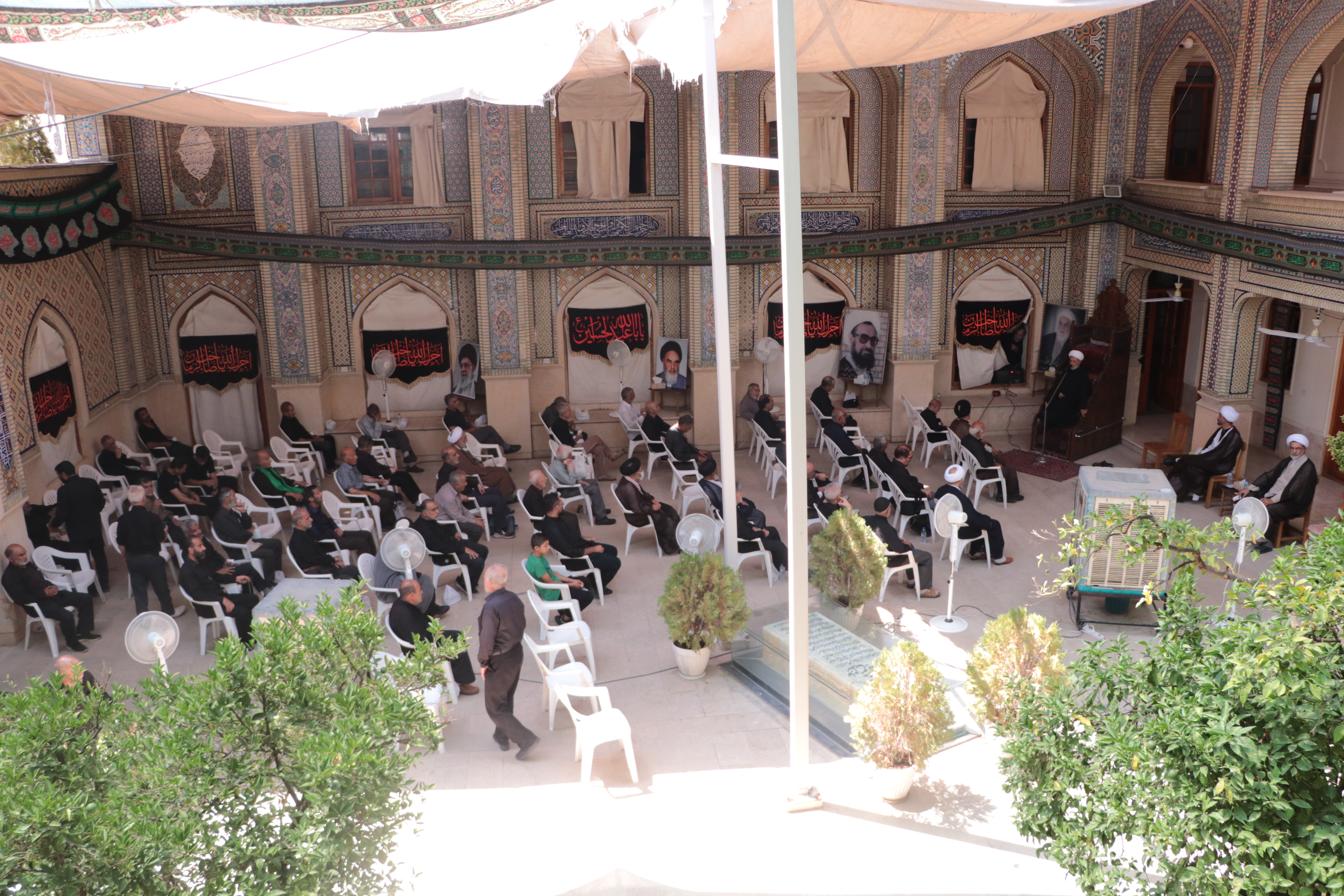 تصاویر/ عزداری روز عاشورا در مدرسه علمیه امام عصر(عج)