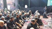 فیلم| اقامه نماز ظهر عاشور به امامت نماینده ولی فقیه در کاشان